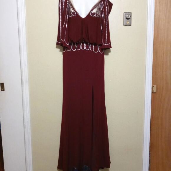 BNWT IZILADY MOTB BURGUNDY DRESS! - Picture 1 of 9